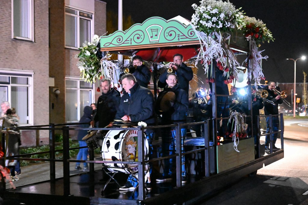 ../Images/Verlicht bloemencorso 2024 151.jpg
